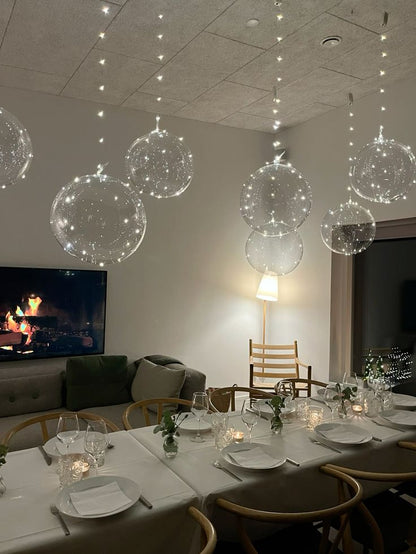 Ballon lumineux gonflable équipé d’un module LED diffusant une lumière douce idéale pour créer une ambiance unique lors de vos événements. Léger et facile à installer, il offre un diamètre d’environ 25–30 cm une fois gonflé. Poids emballé : 0,10 kg. Dimensions du colis : 20 × 15 × 2 cm. Parfait pour sublimer vos décorations intérieures ou extérieures.